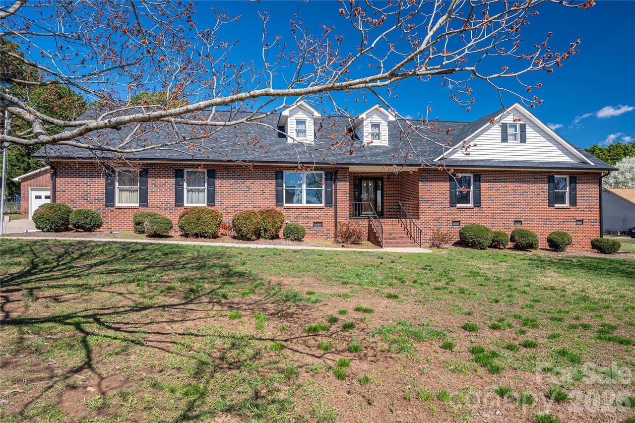 2515 Myra Ln., Lincolnton, NC 28092