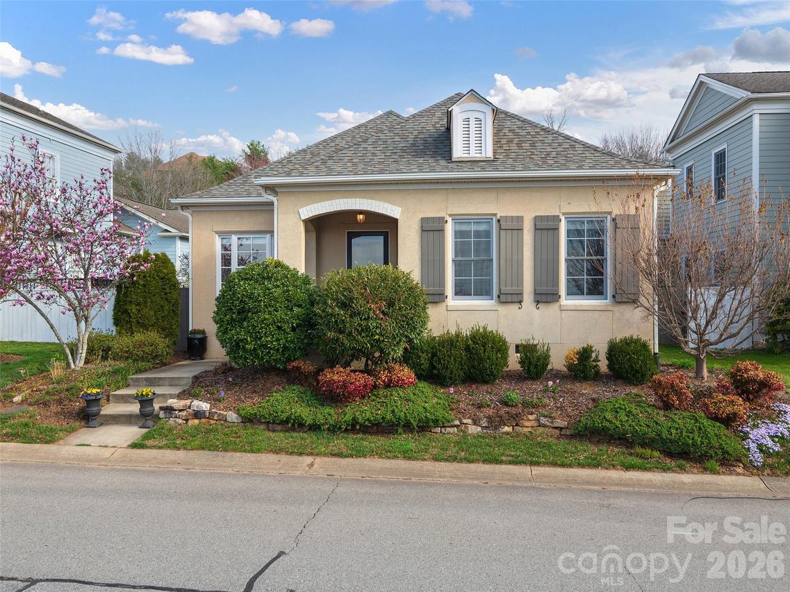 224 Leucothoe Ln., Asheville, NC 28803