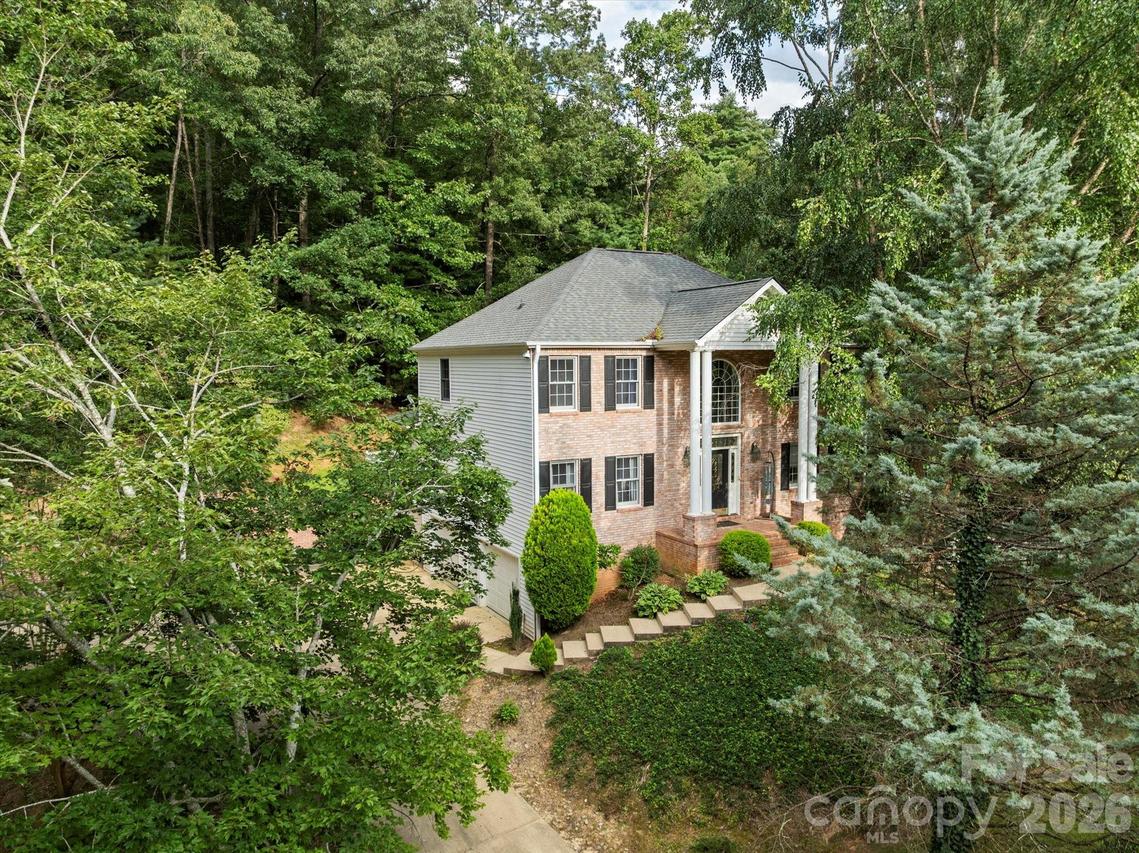 314 Sweetwater Hills Dr., Hendersonville, NC 28791