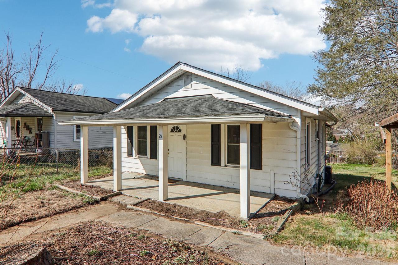 24 Pelzer St., Asheville, NC 28804