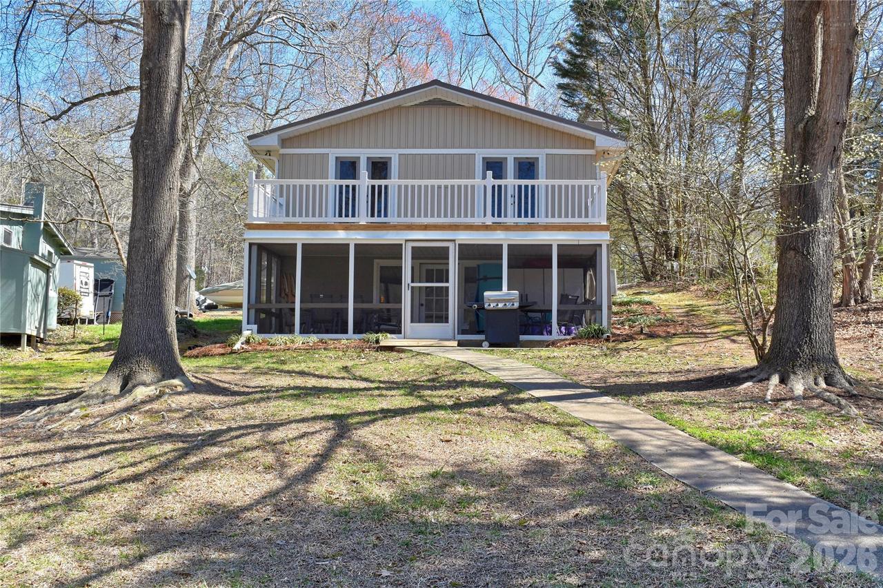 320 Pinehaven Dr., Badin Lake, NC 28127