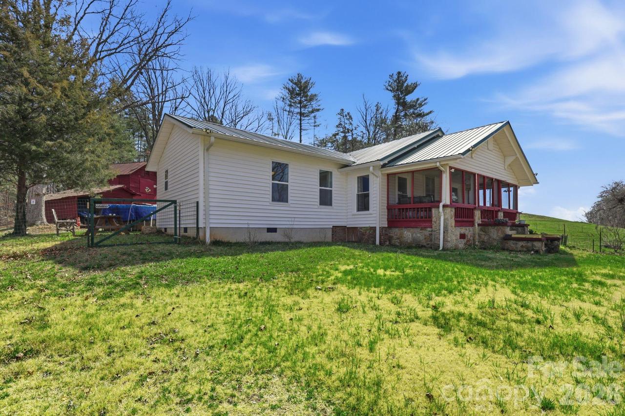 6998 Nobby Lail Rd., Connelly Springs, NC 28612