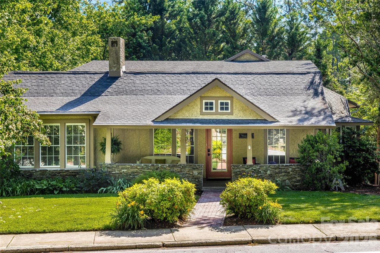 672 Blythe St., Hendersonville, NC 28739