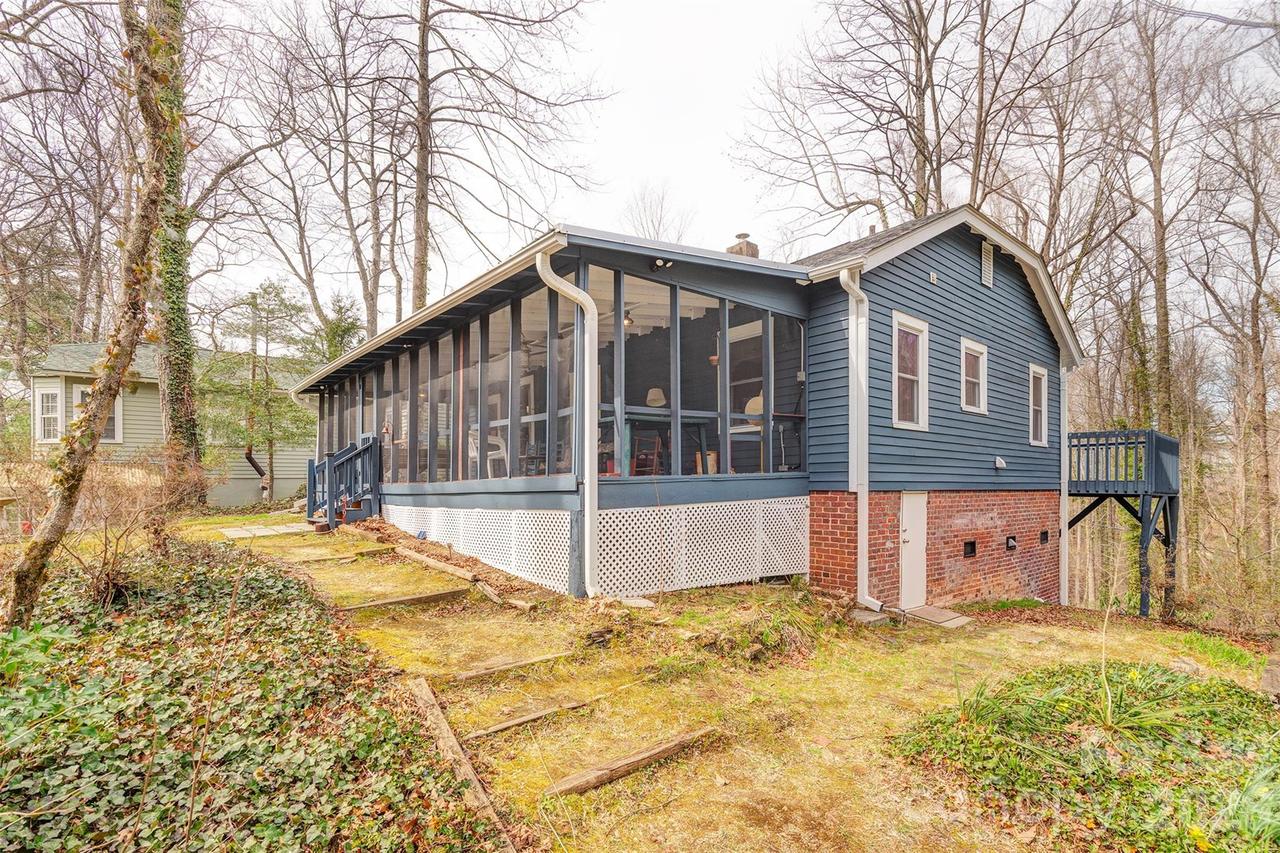 99 Salisbury Ave., Saluda, NC 28873