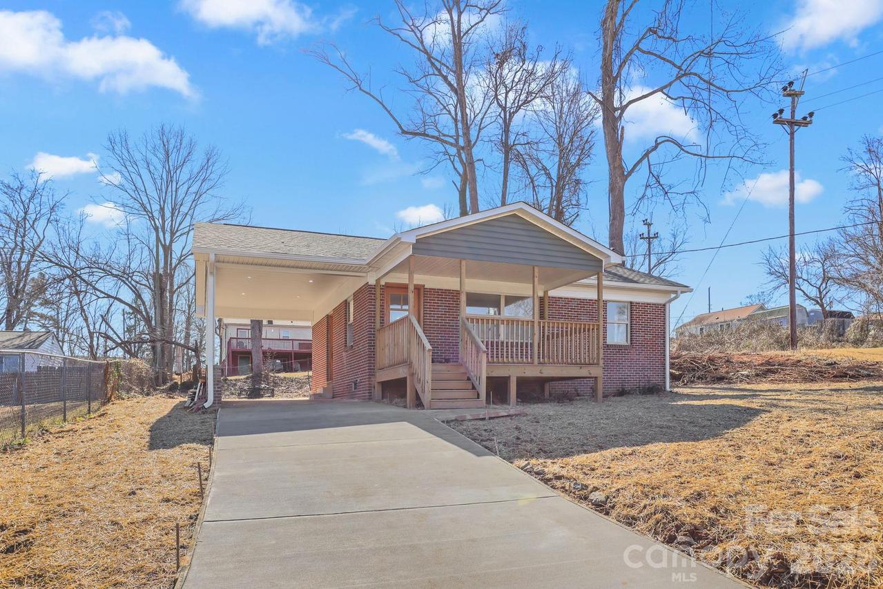 2991 1st Avenue Pl., Hickory, NC 28601