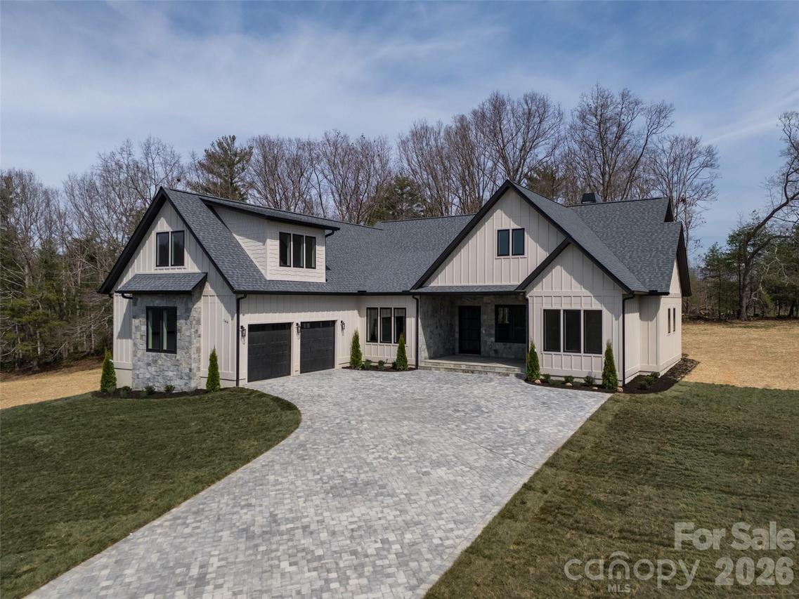 144 Golden Pasture Dr., Fletcher, NC 28732