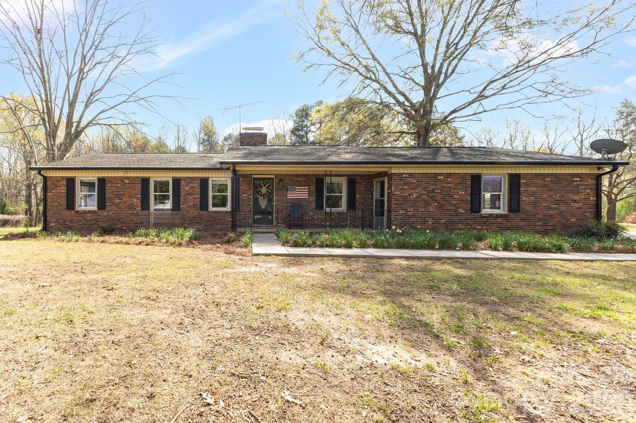 3921 Peach St., Newton, NC 28658