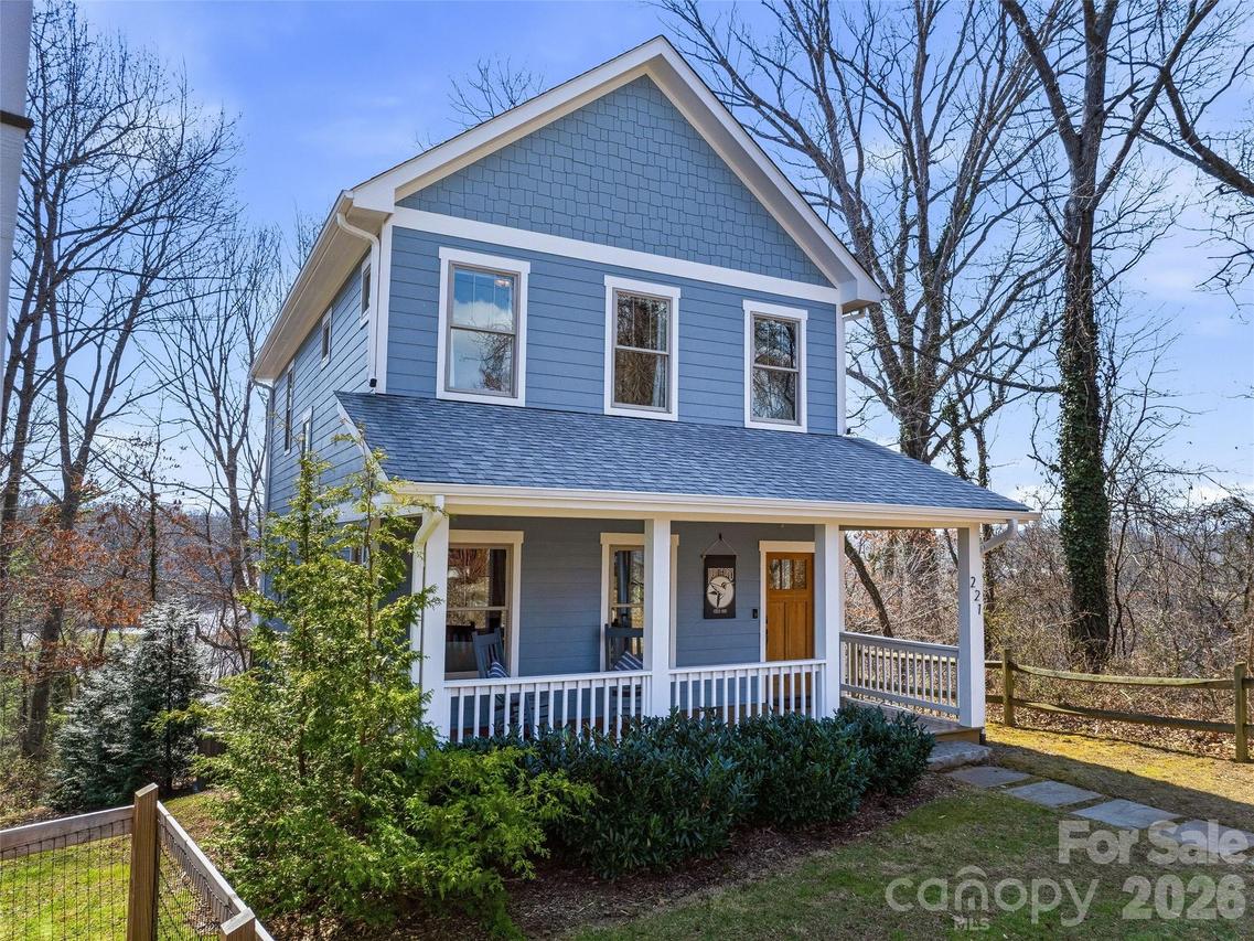 221 Courtland Pl., Asheville, NC 28801