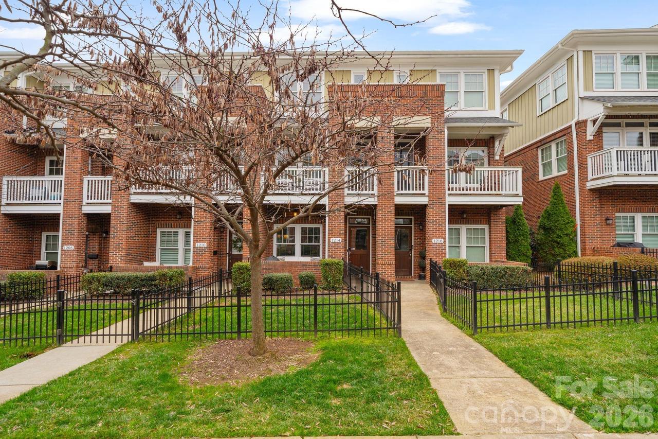 1214 Macomb Pl., Charlotte, NC 28208