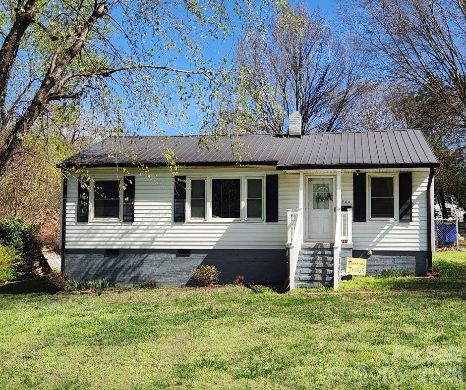 906 N Flint St., Lincolnton, NC 28092