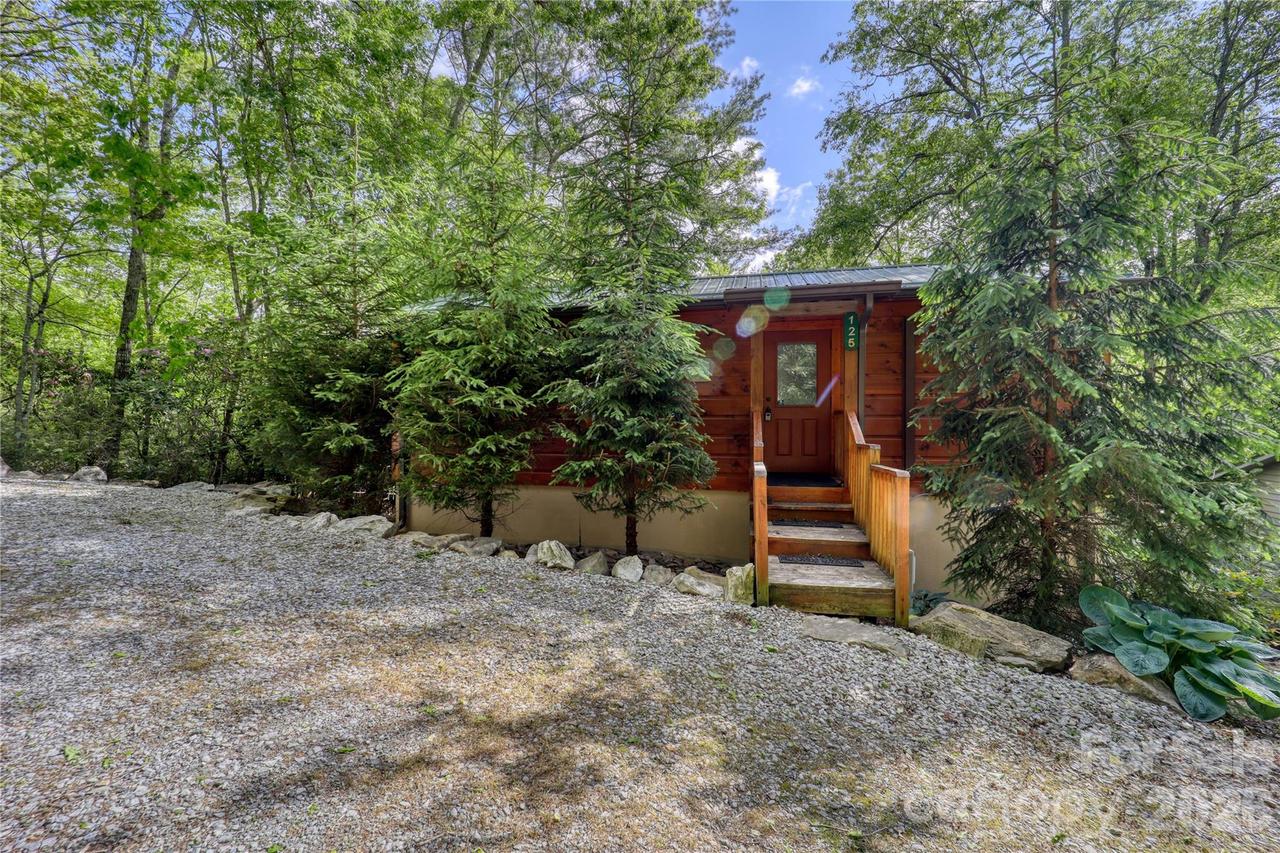 125 Hummingbird Ln., Newland, NC 28657