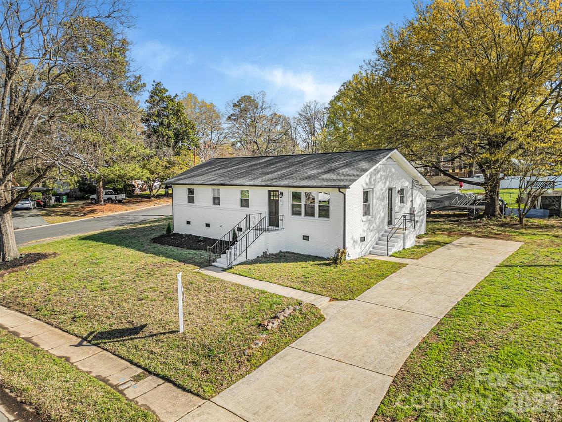 4629 Hidden Valley Rd., Charlotte, NC 28213