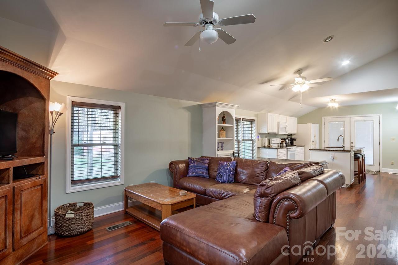611 W Iredell Ave., Mooresville, NC 28115