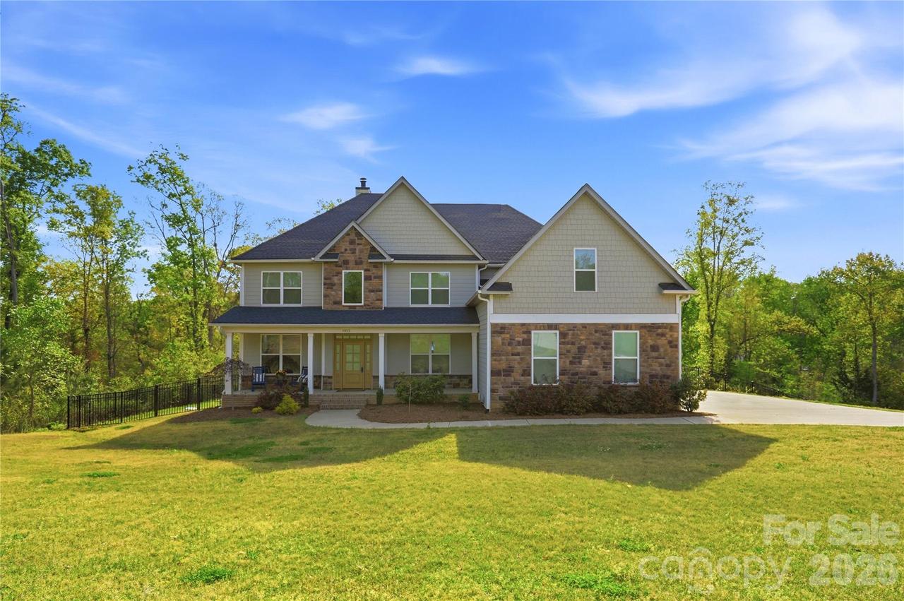 1052 Lakefront Woods, Belmont, NC 28012