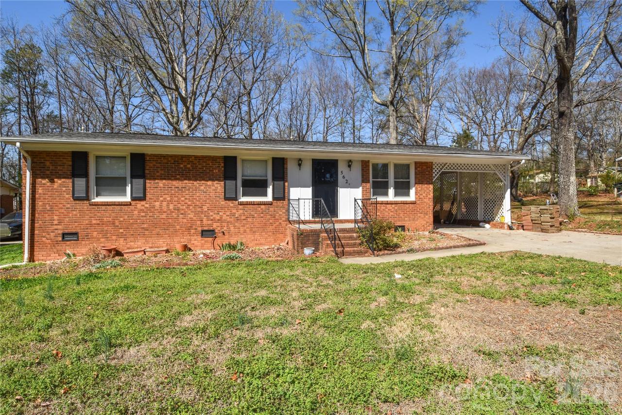 562 Barrington Pl., Concord, NC 28027