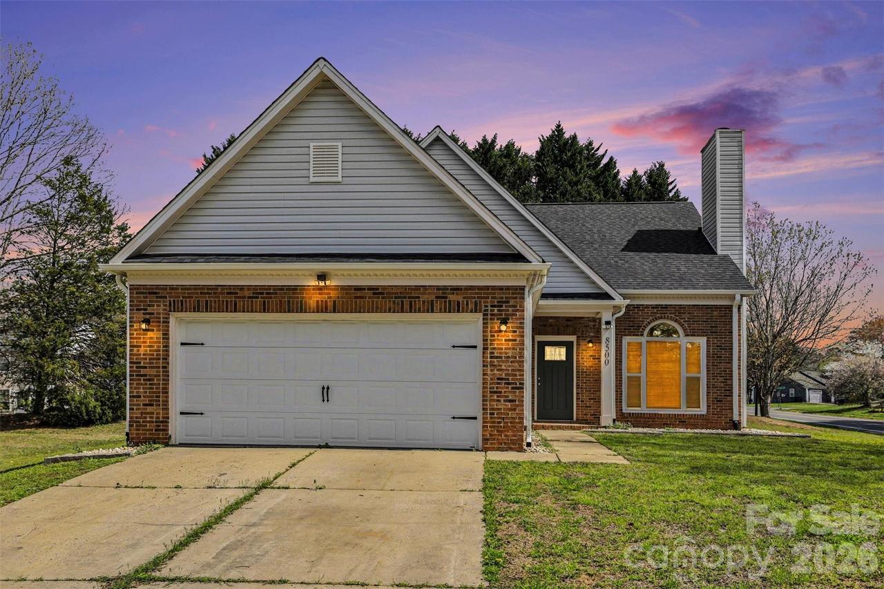 8500 Woodhill Manor Ct., Charlotte, NC 28215