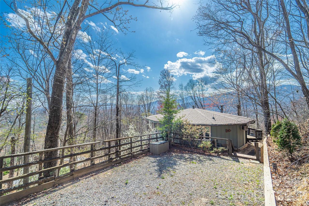 503 Youngs Mountain Dr., Lake Lure, NC 28746