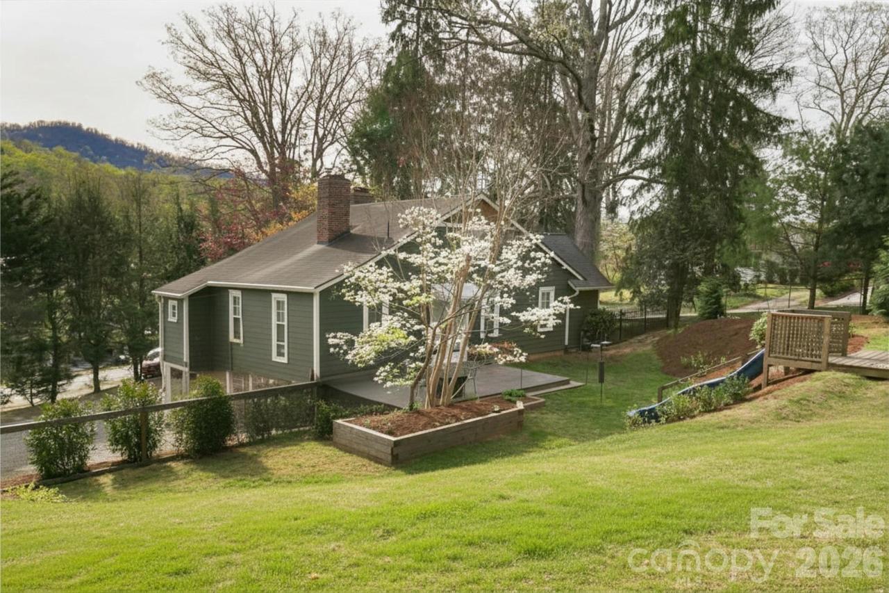 1 Ridgefield Pl., Asheville, NC 28803
