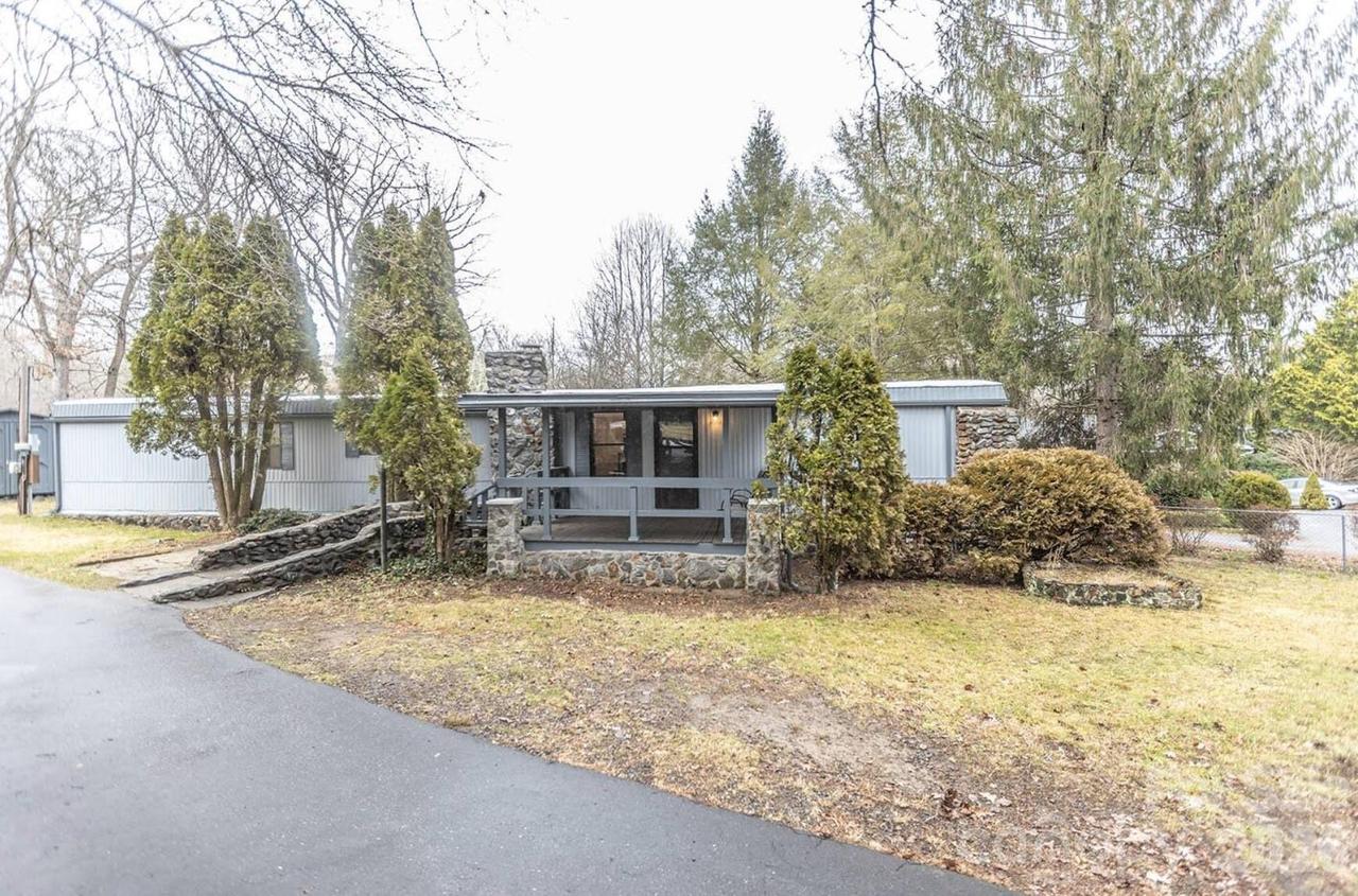 101 6th St., Black Mountain, NC 28711