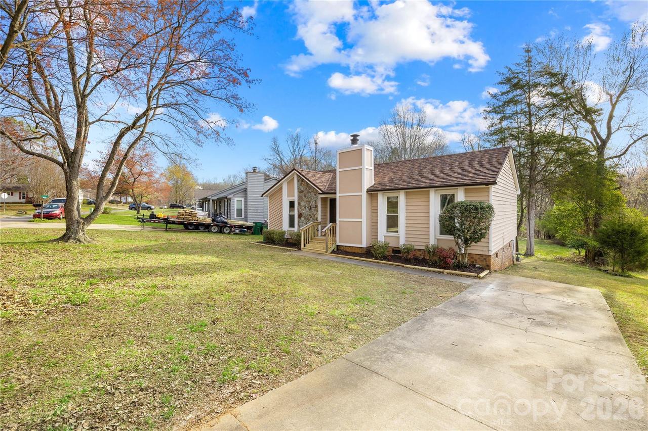 8122 Strawberry Point Dr., Charlotte, NC 28215