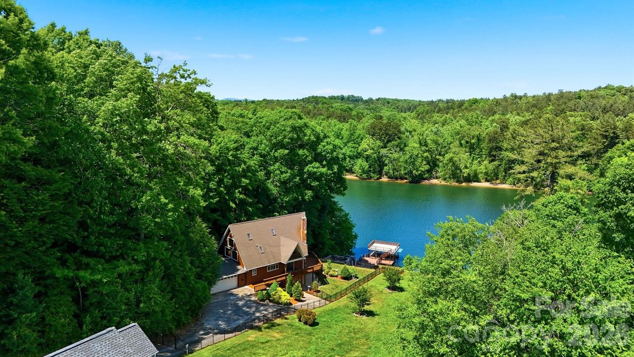 1925 Lake Acres Dr., Hickory, NC 28601