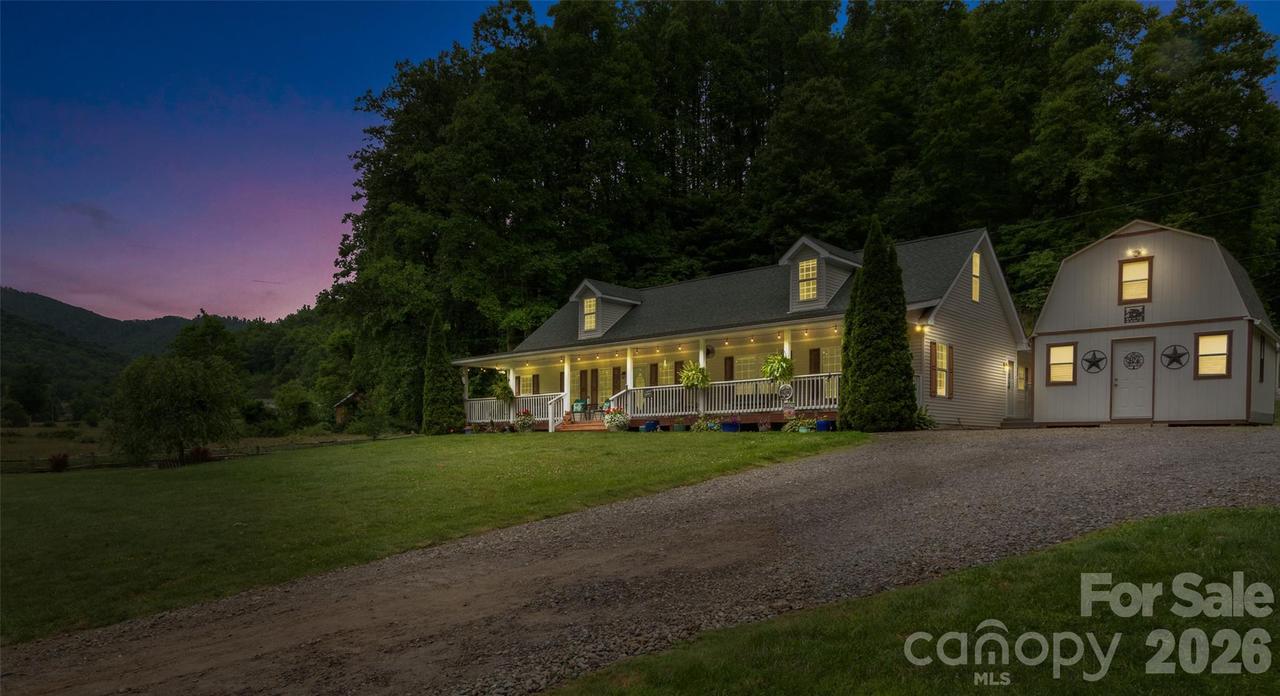 33 Copper Penny Ln., Burnsville, NC 28714