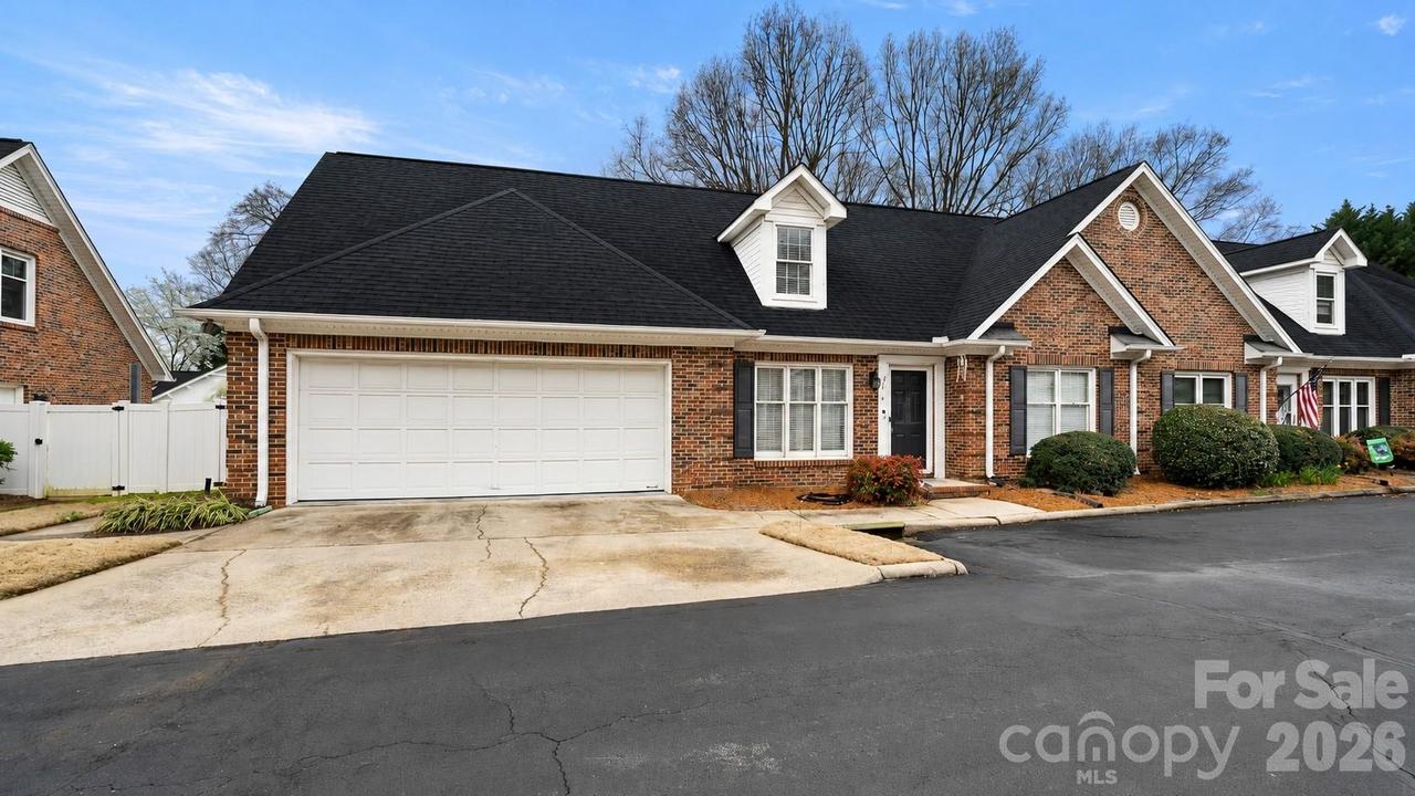 691 Carlton Dr., Gastonia, NC 28054
