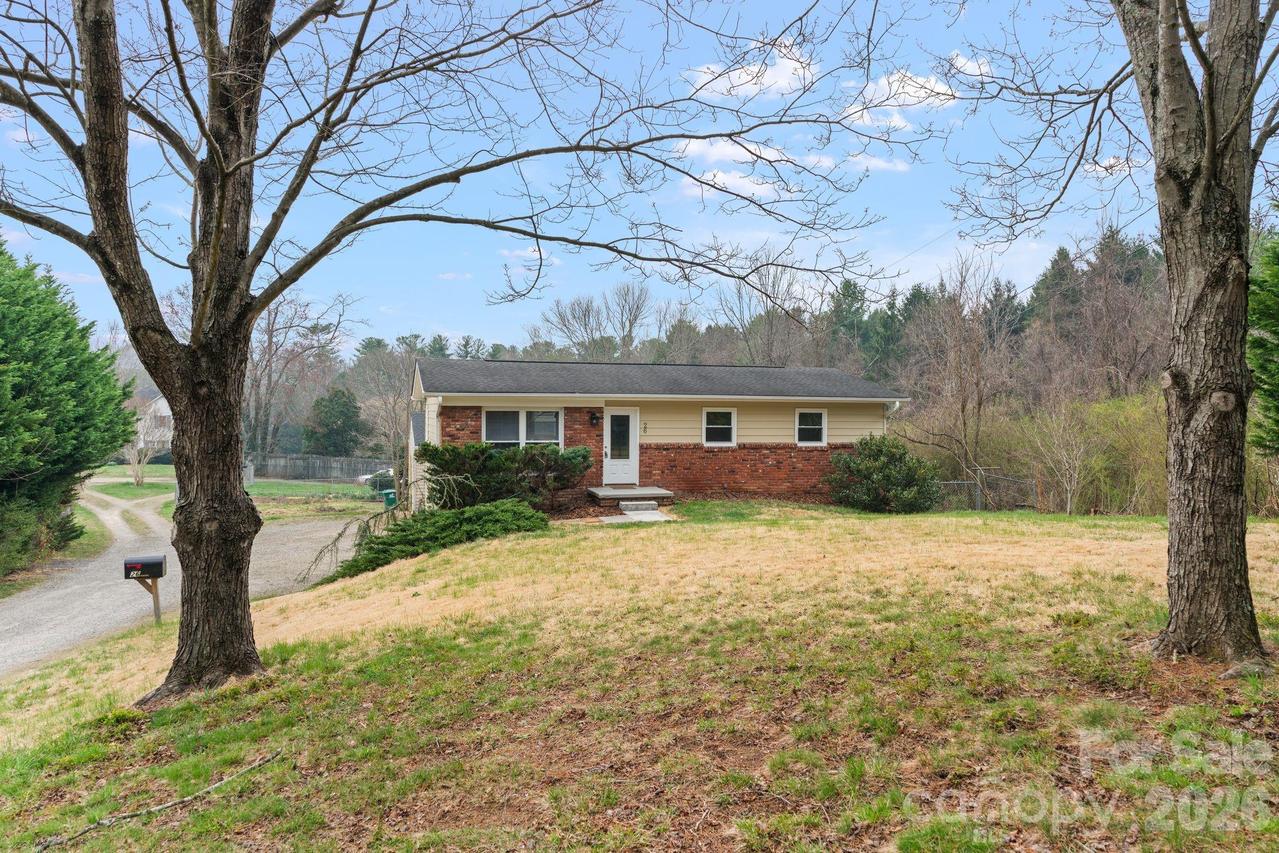 26 Cedar Hill Rd., Asheville, NC 28806