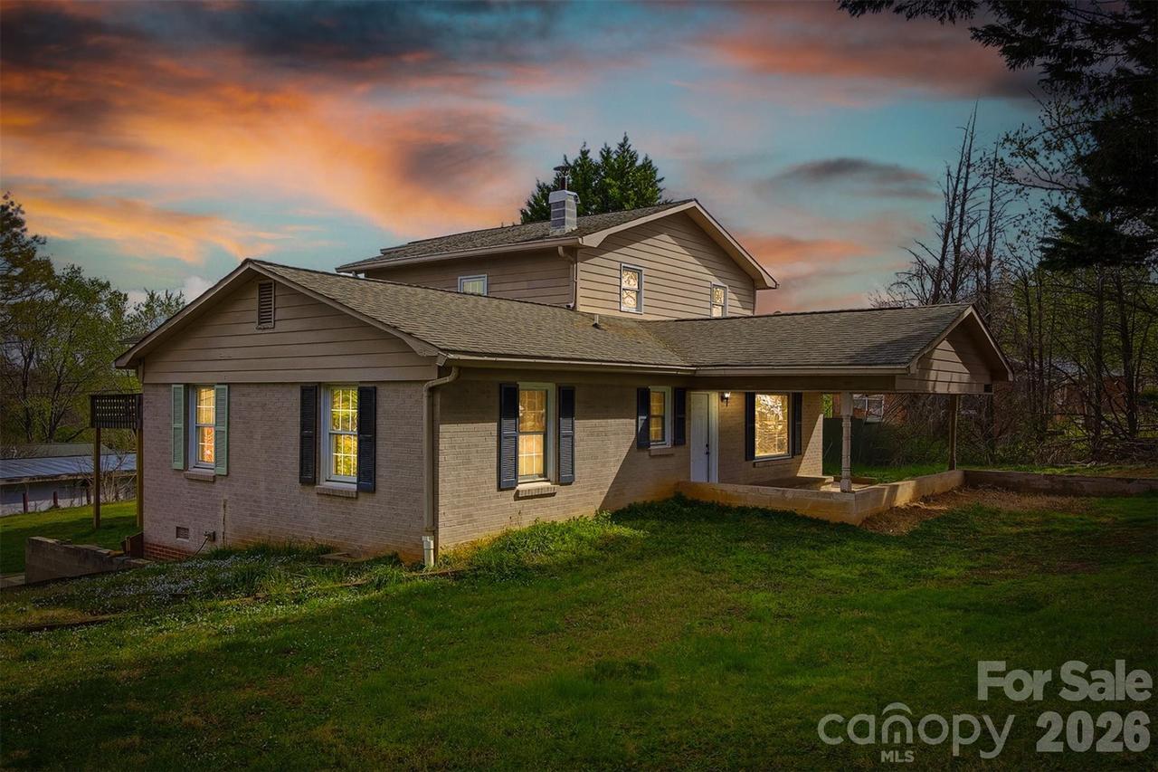 1095 Elm Cir., Granite Falls, NC 28630