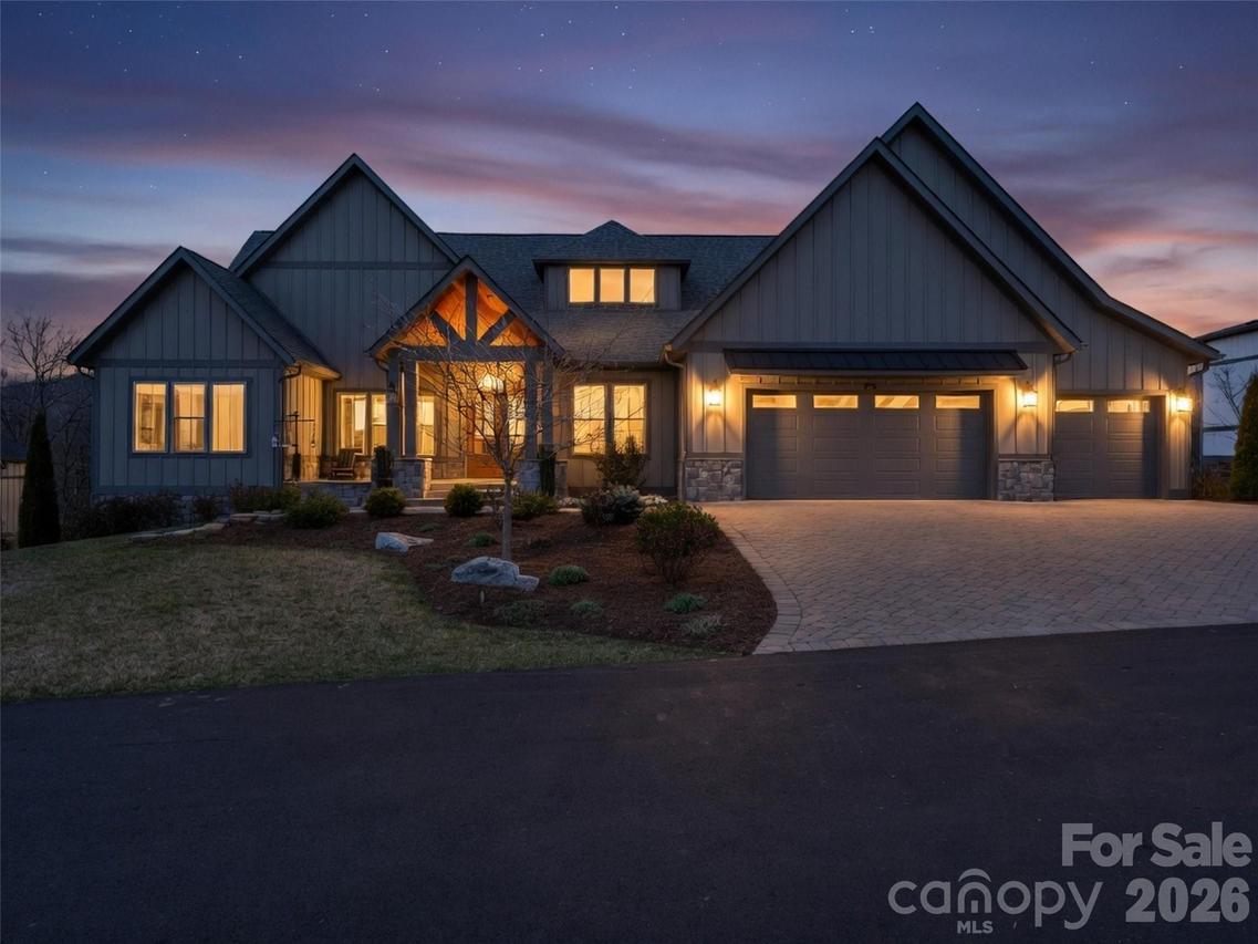 275 Daniel Circle Dr., Mills River, NC 28759