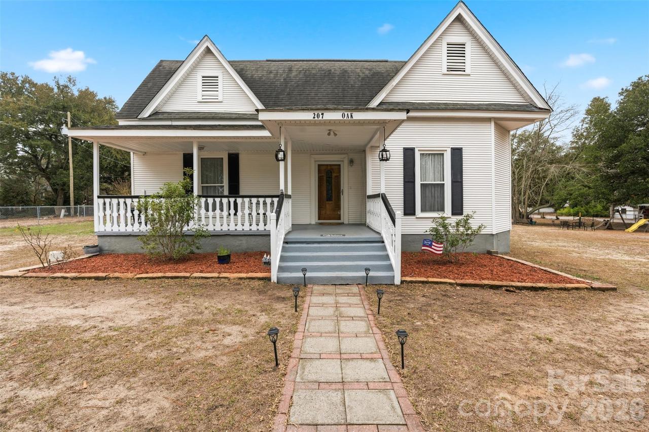 207 Oak Ave., Hamlet, NC 28345