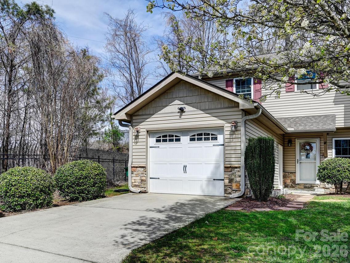 7 Mahogany Rd., Arden, NC 28704