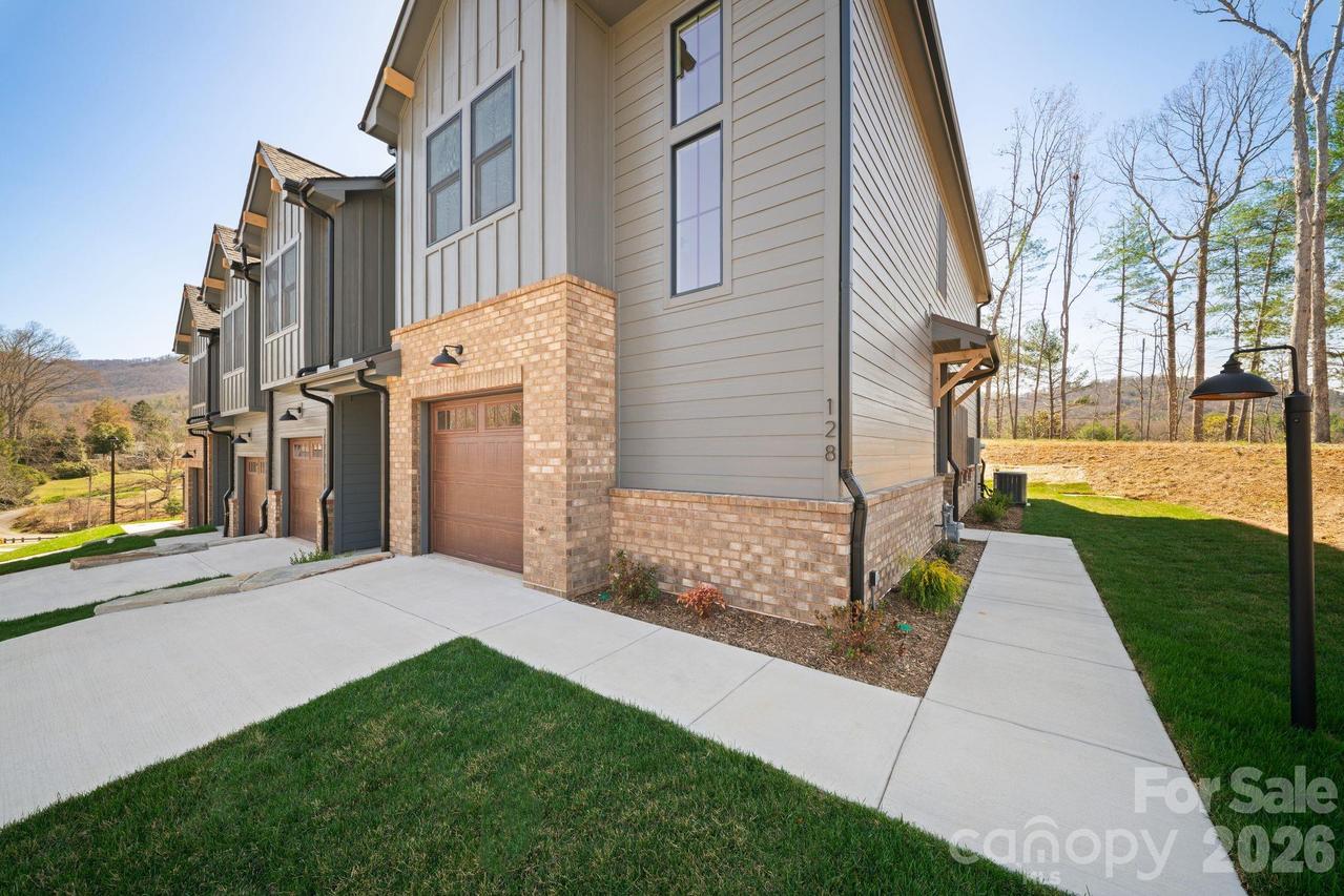 128 Collin Pl., Asheville, NC 28804