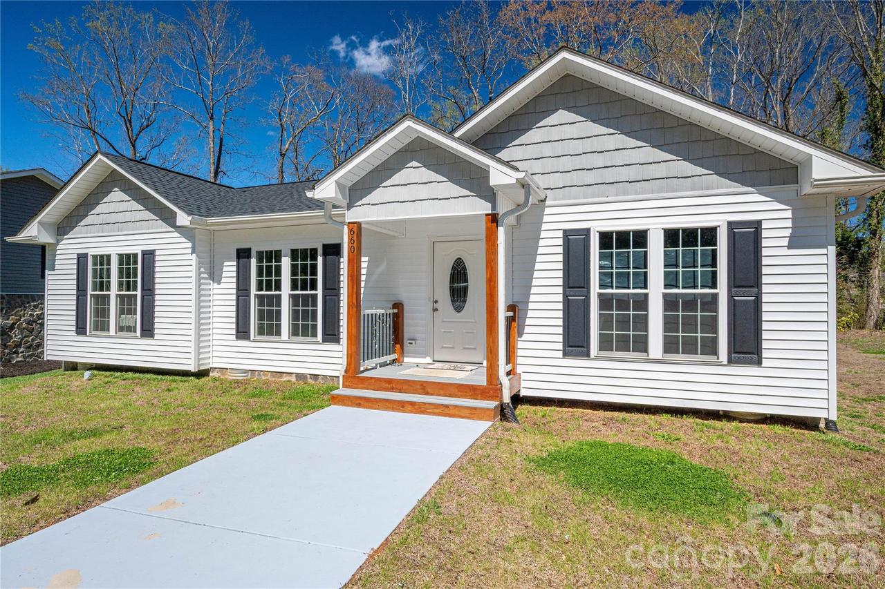 660 W 9th St., Newton, NC 28658