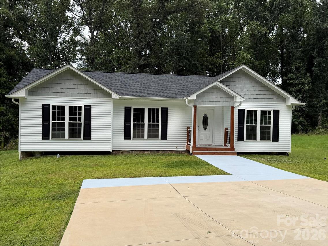 660 W 9th St., Newton, NC 28658