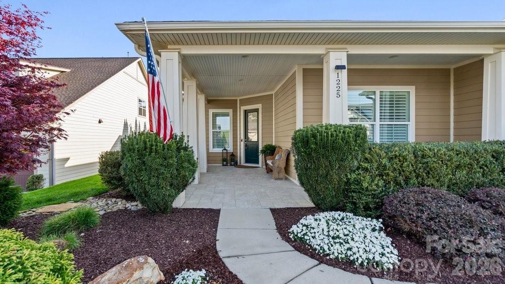 1225 Greenland Dr., Denver, NC 28037