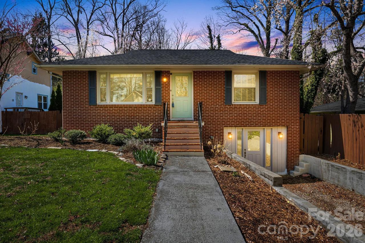 1733 Clairmont Dr., Hendersonville, NC 28791