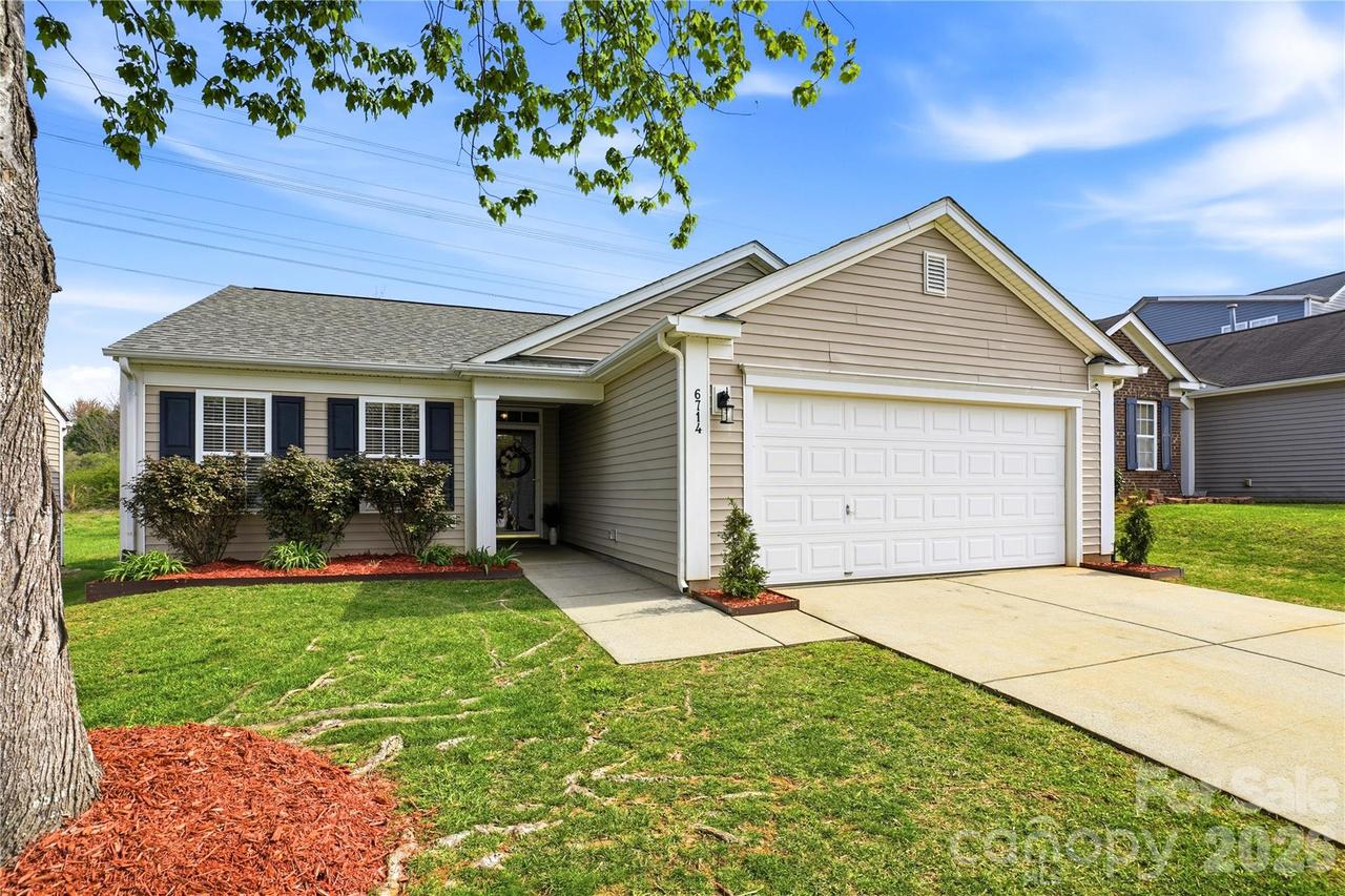 6714 Wicked Oak Ln., Charlotte, NC 28216