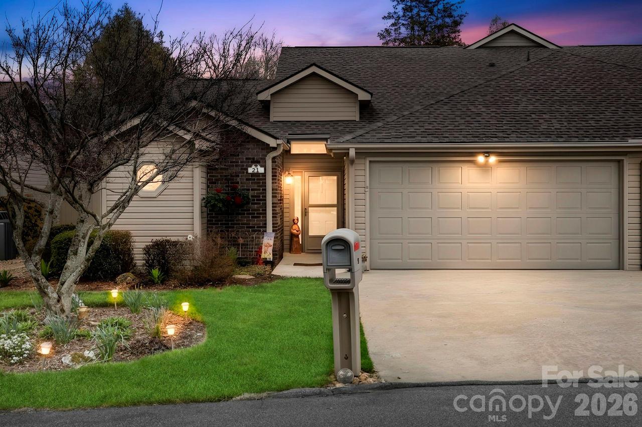21 Tisha Ln., Hendersonville, NC 28739