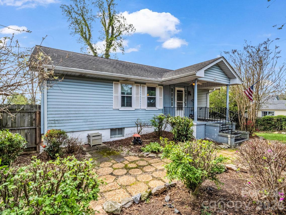 110 Houston St., Hendersonville, NC 28792
