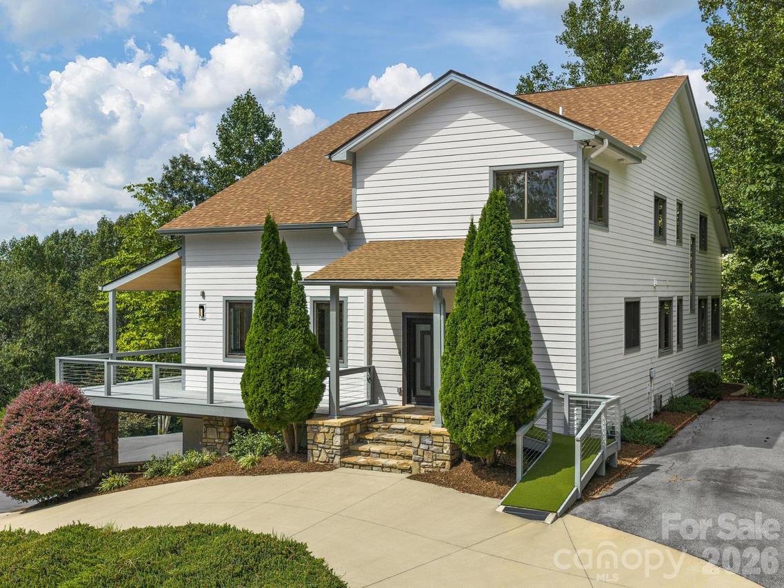 248 Wisdom Cove Rd., Flat Rock, NC 28731