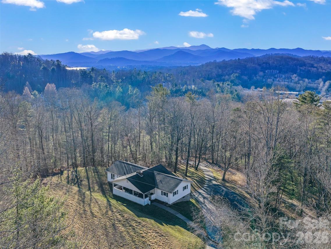 35 Smith Ridge Dr., Asheville, NC 28803