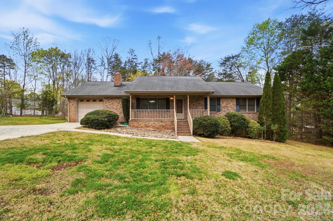 914 Spring Lake Dr., Iron Station, NC 28080