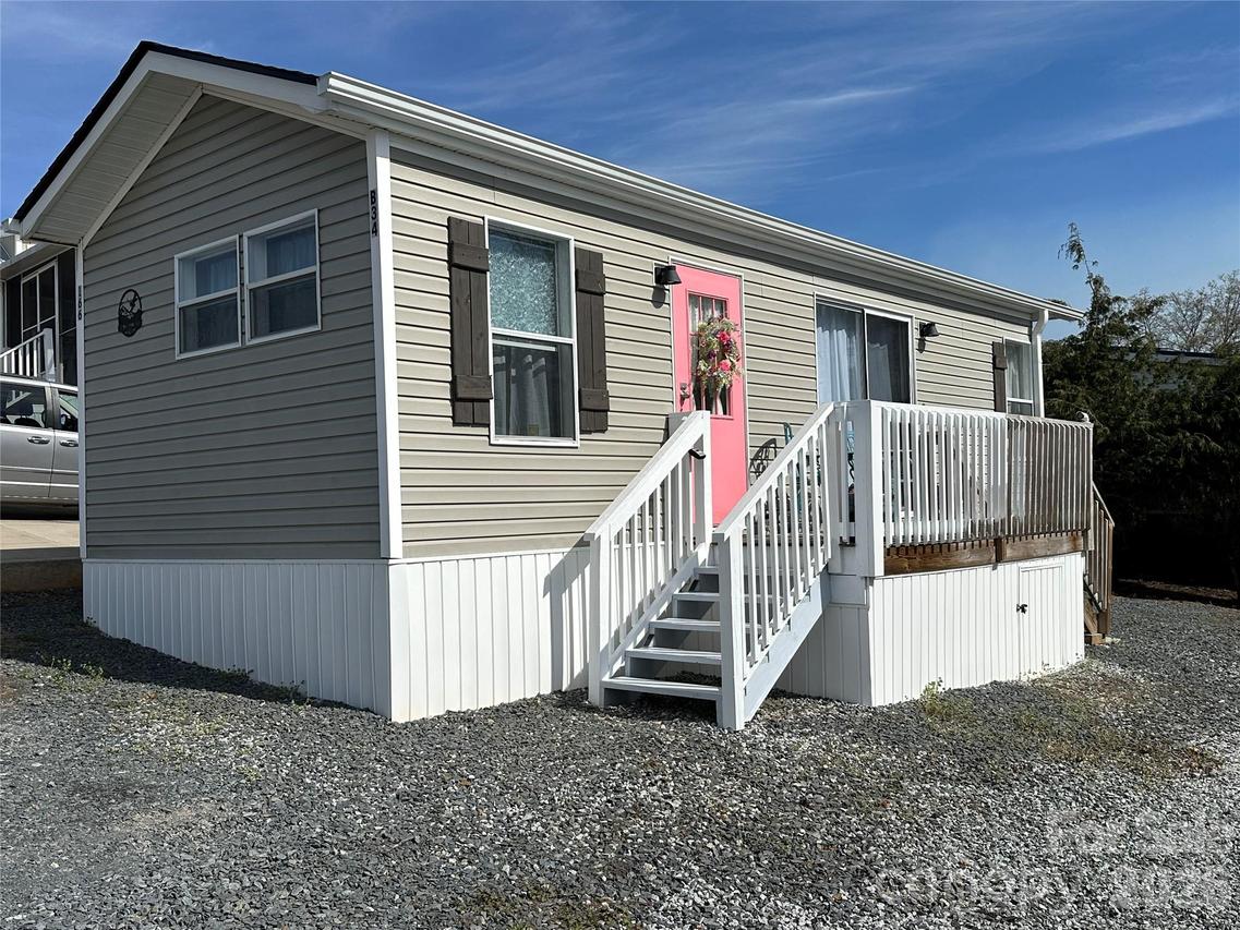 166 Eagle Dr., New London, NC 28127