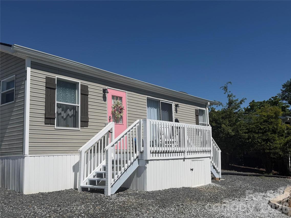 166 Eagle Dr., New London, NC 28127