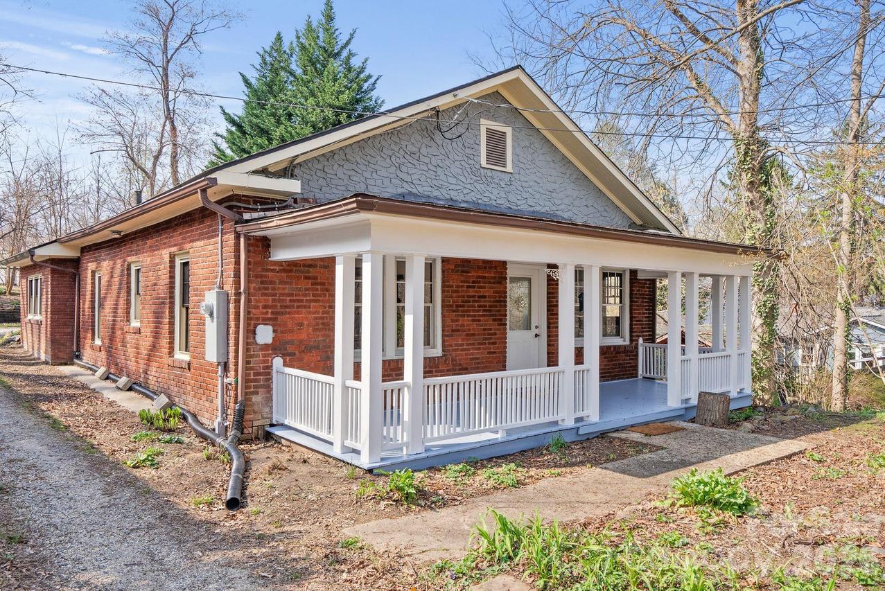 15 Conestee Pl., Asheville, NC 28801
