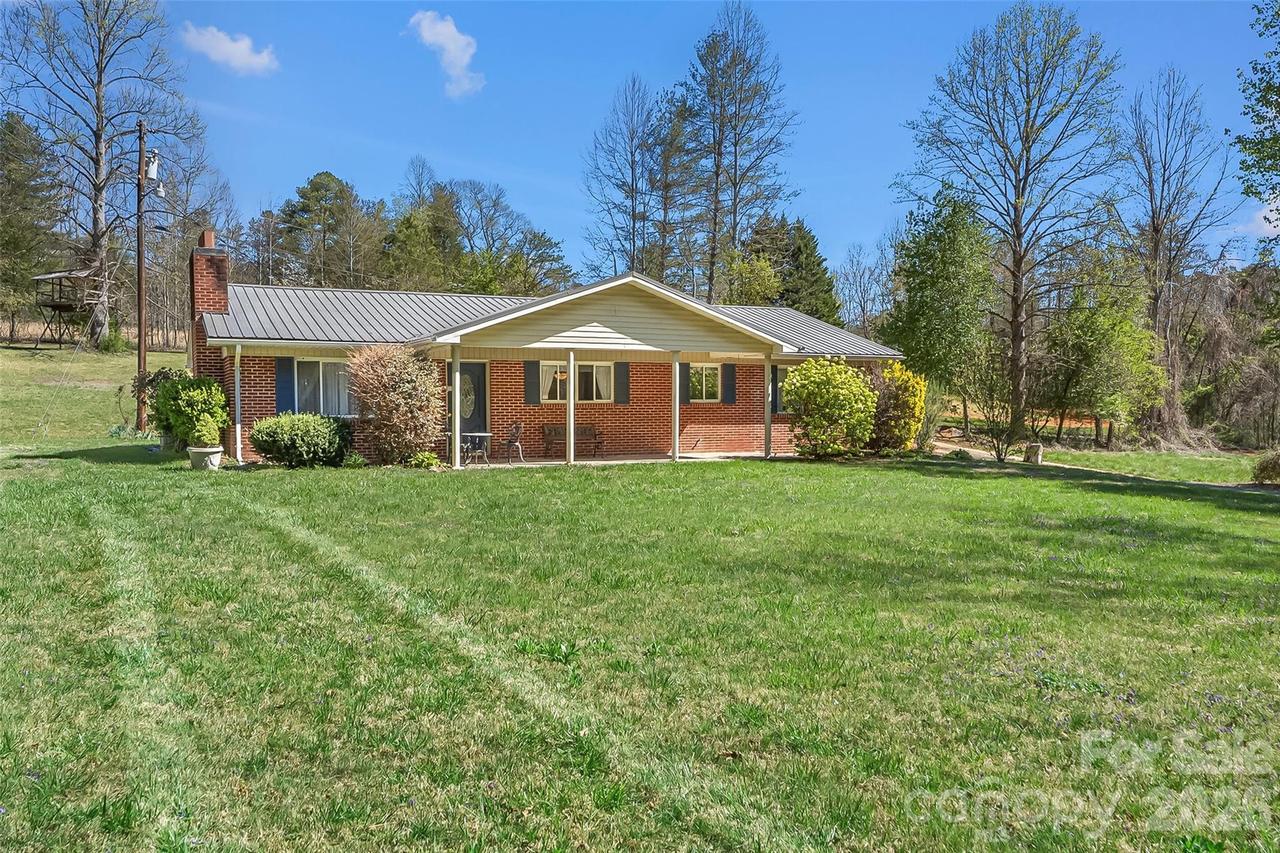 512 Paxton Creek Rd., Marion, NC 28752