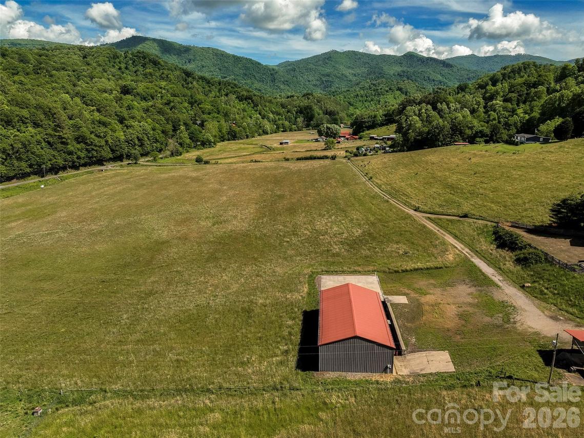 124 Shootout Ln., Burnsville, NC 28714