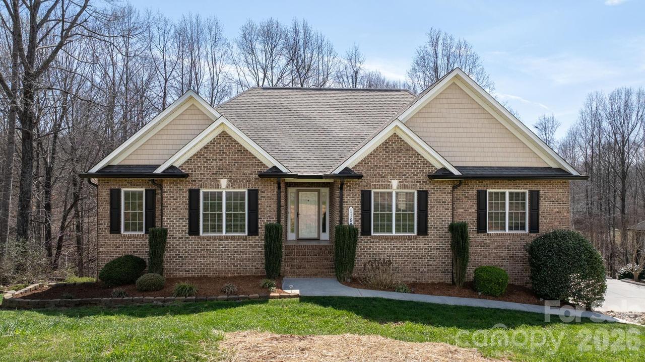 1158 Waterford Dr., Hickory, NC 28602