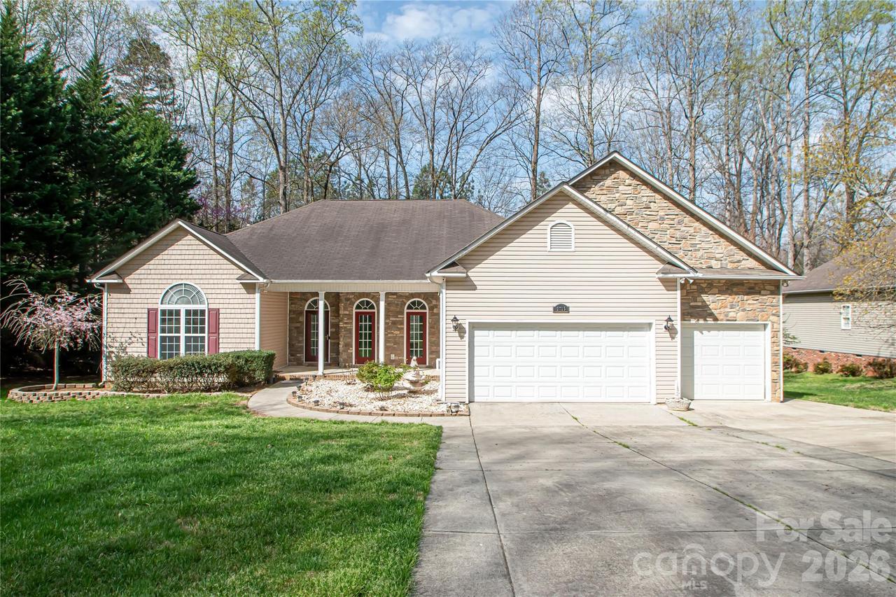 2725 Lakeview Cir., Matthews, NC 28105